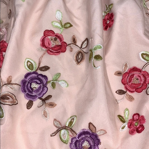 BB Dakota Stussi Off Shoulder Embroidered Top - Picture 5 of 7